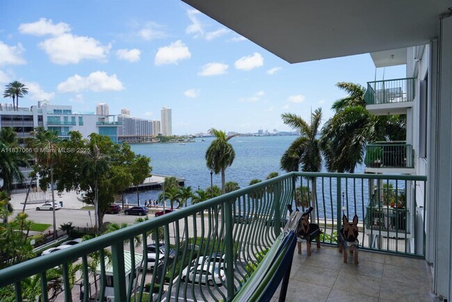 Building Photo - 1408 Brickell Bay Dr