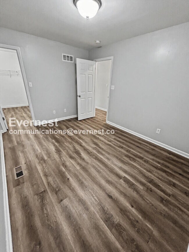 Building Photo - Spacious 4-Bed Home with 2-Car Garage & Modern Amenities