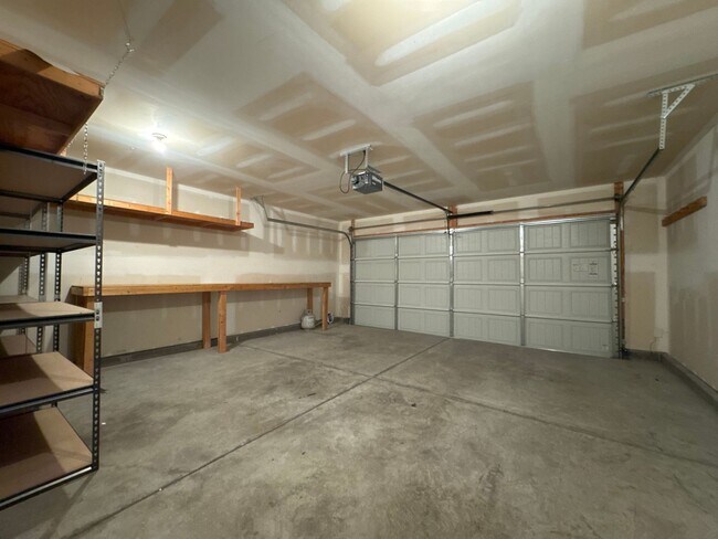 Building Photo - Well-Maintained 4BR Home in Lebanon | Great Location + Natural Light