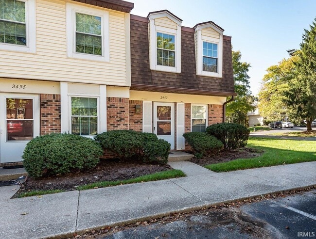 Primary Photo - 2457 S Burberry Ln