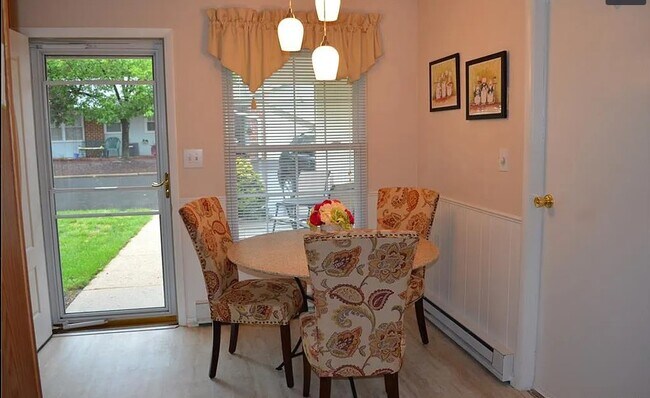 Eat in Kitchen - 865A Inverness Ct