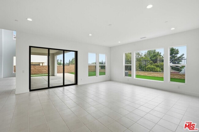 Building Photo - 20568 Edgewood Ct