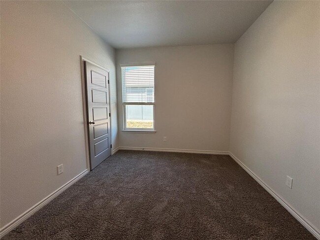 Building Photo - 722 Freedom Cir