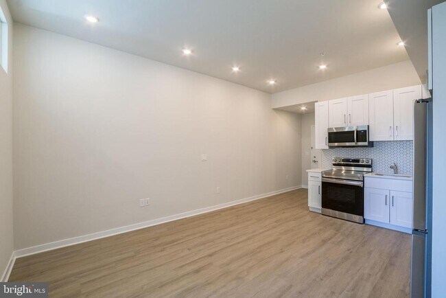 Building Photo - 1330 S Patton St