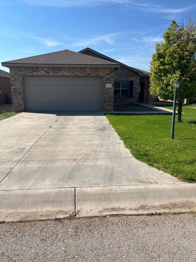 Building Photo - IMPRESSIVE HOME IN NEW SUBDIVISION NEAR HO...