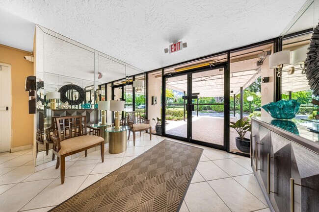 Building Photo - 3151 S Palm Aire Dr