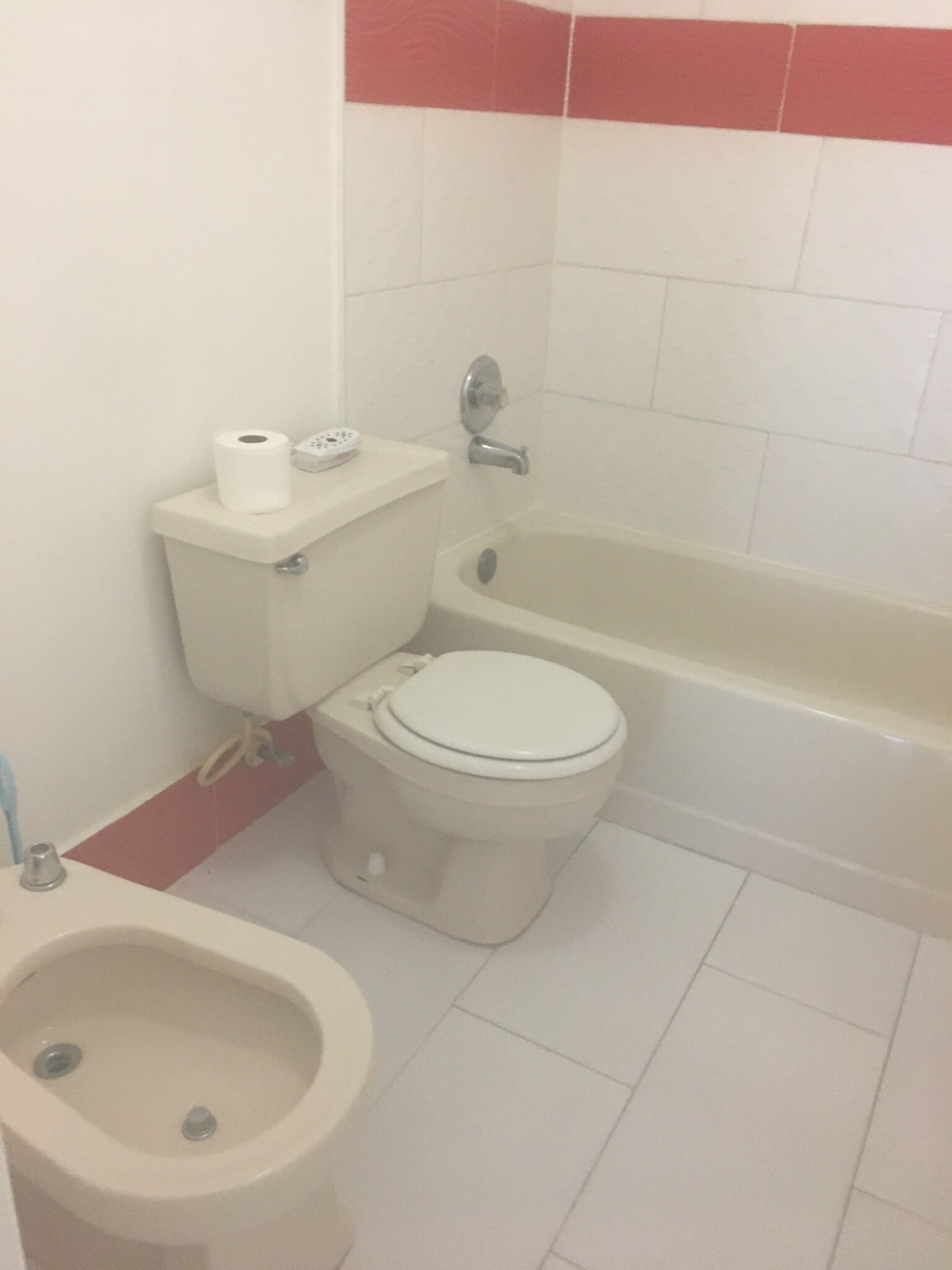 Building Photo - 890 W 39th Pl