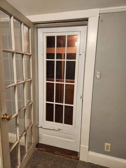 Building Photo - 614 Isabella St