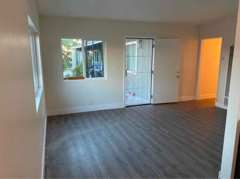 Building Photo - 229 E 57th St