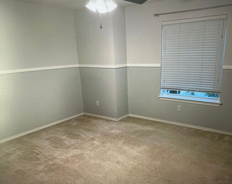 Building Photo - 1341 Beechwood Dr