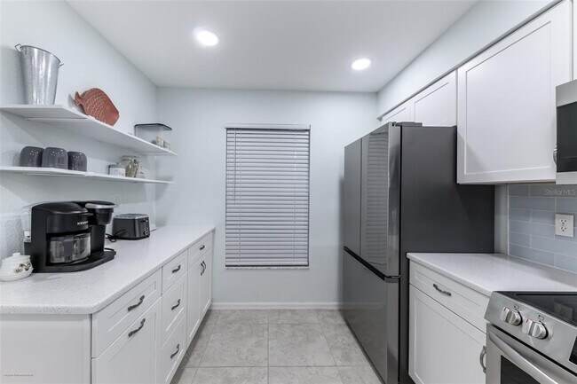 Building Photo - 220 Coldeway Dr