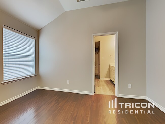 Building Photo - 648 Clearbrook St