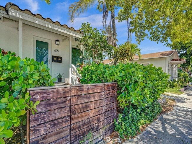 Building Photo - 615 SW 4th Ave