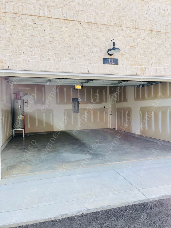 Building Photo - 2656 Lakevilla Dr