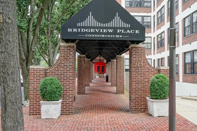 Building Photo - 315 New St