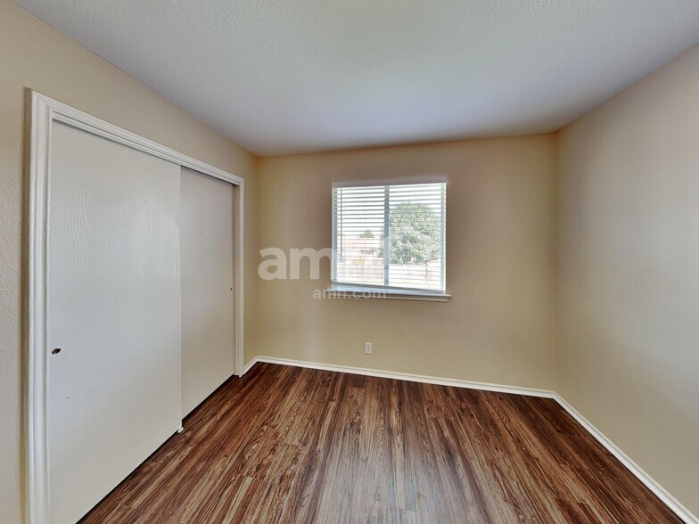Building Photo - 2417 Elara Dr