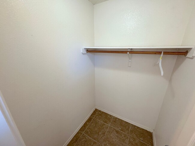 Building Photo - East El Paso 4 bed Refrig A/C!