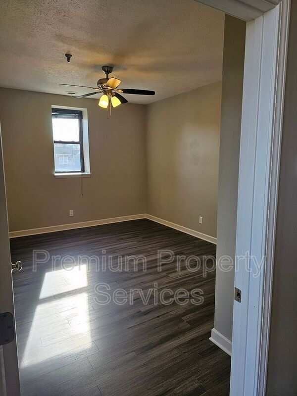 Building Photo - 2208 8th St