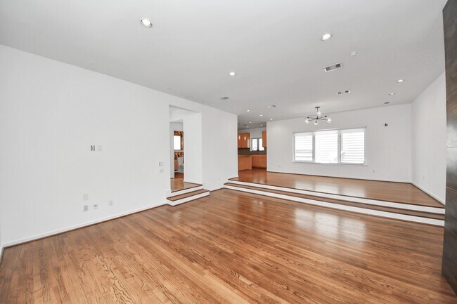 Building Photo - 1823 Southmore Blvd