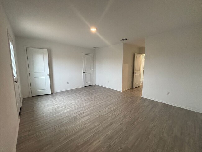 Building Photo - Charming Single-Story Home in Amenity-Rich Silos Community