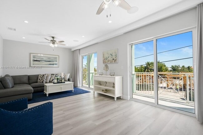 Building Photo - 112 Ave D