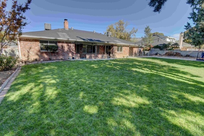 Building Photo - Beautiful Estate in the Heart of the NE Heights