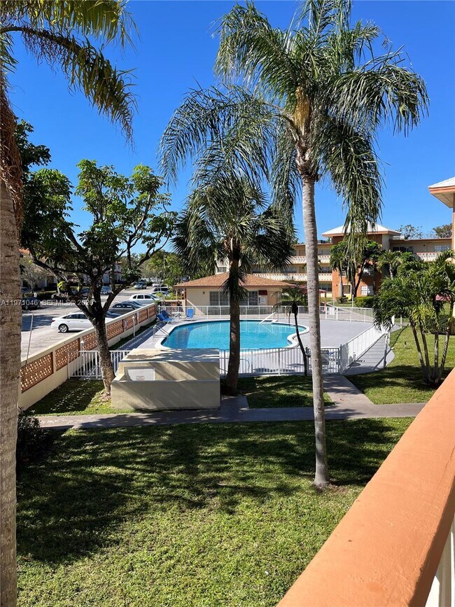 Building Photo - 11855 NE 19th Dr