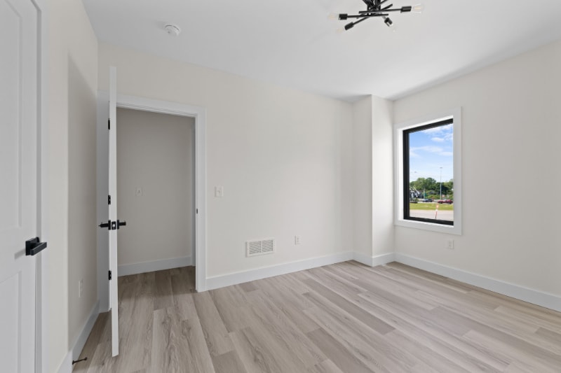 Building Photo - 1295 Holmden Ave