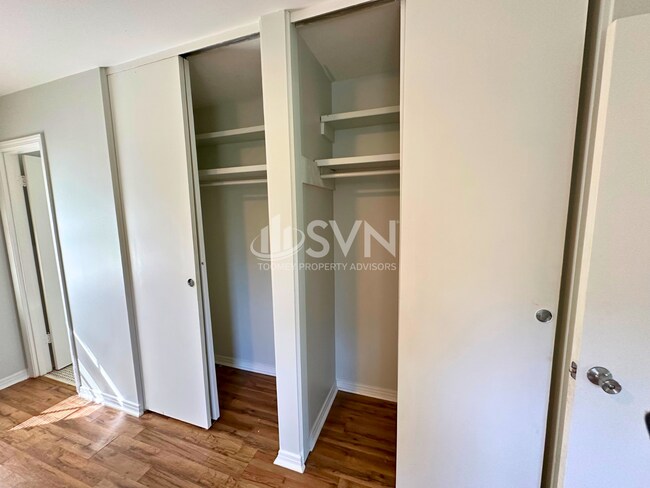 Building Photo - 110 Windsor Dr