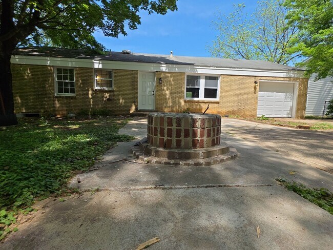 Building Photo - 307 Mockingbird Rd SE