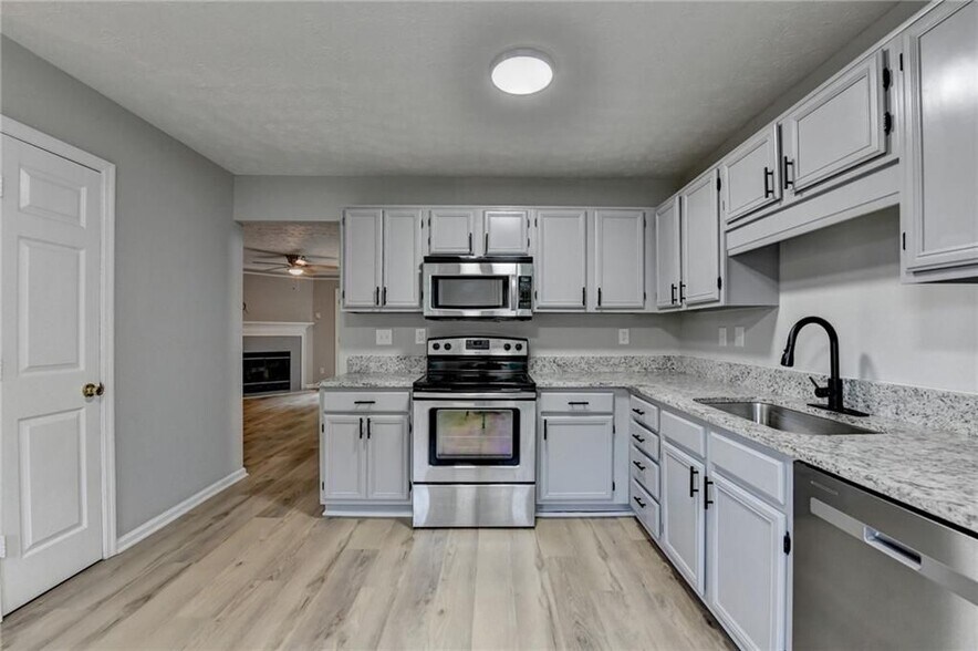 Building Photo - 3876 Meadow Creek Dr