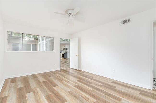 Building Photo - 346 Carpenter Dr NE