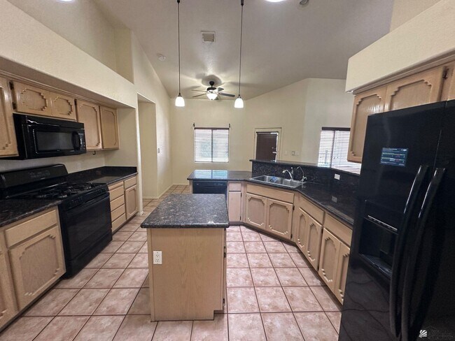 Building Photo - 7806 E Topeka Pl