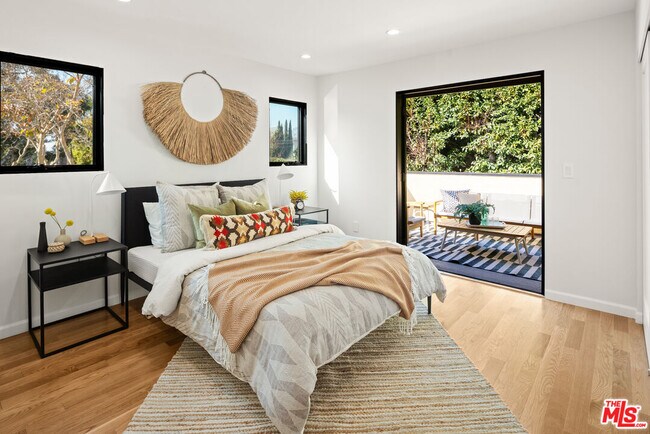 Building Photo - 2613 5th St