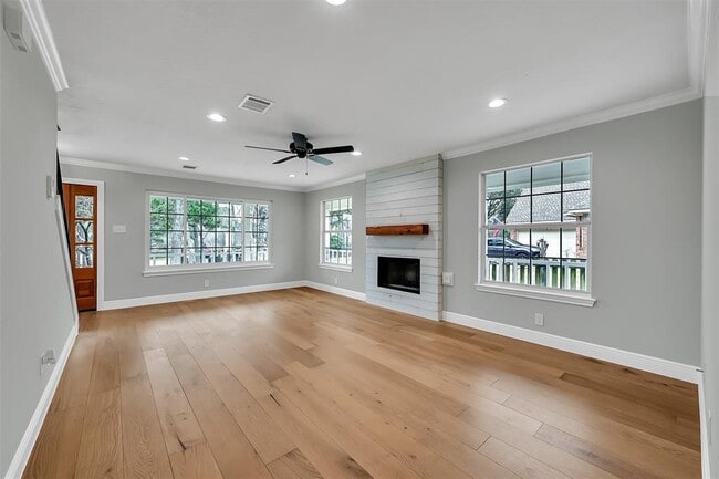 Building Photo - 12744 Point Aquarius Blvd