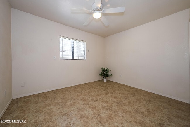 Building Photo - 3004 N Sparkman Blvd