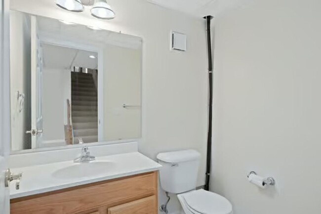 Building Photo - Silverton- Meticulous 4+ bedroom, 5ba, 2 car