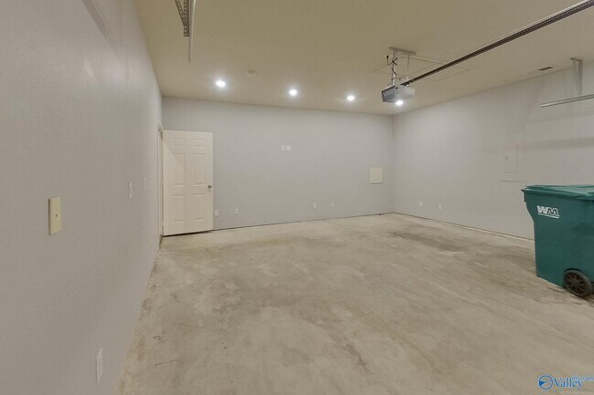 Building Photo - 10685 Bent Brook Dr