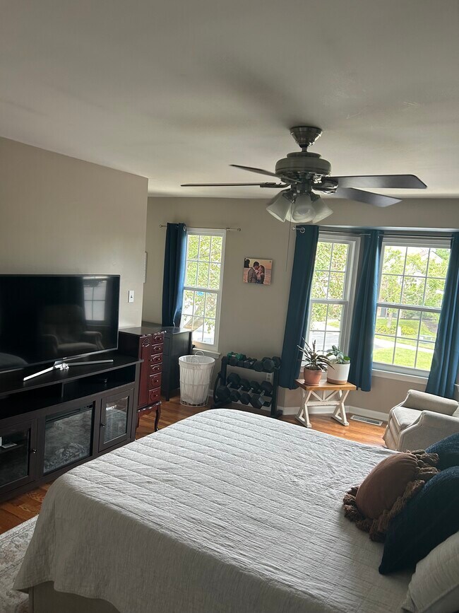 Building Photo - 239 Crown Prince Dr