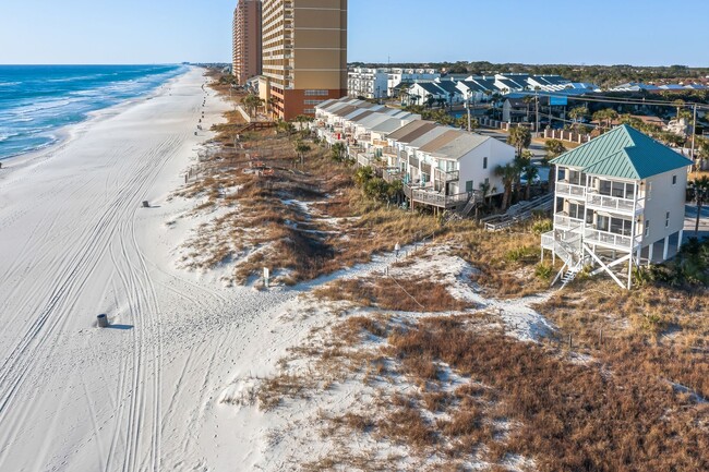 Building Photo - Newly Renovated Beach Front Four Bedroom Home