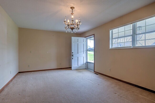 Building Photo - 307 Cypress St