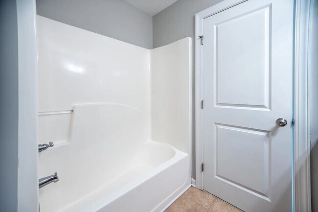 Building Photo - Adderman Pointe Townhomes