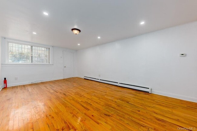 Building Photo - 657 E 96th St