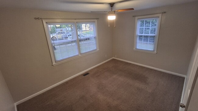 Building Photo - 205 Glen Echo Dr