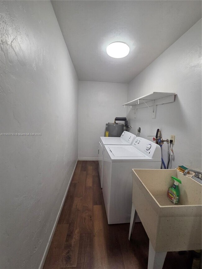 Building Photo - 10725 NW 8th Ave