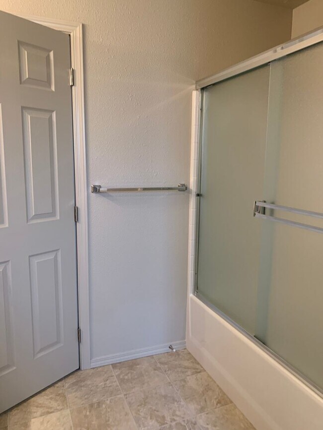 Building Photo - Beautiful new 3 bed 2 bath home in a quiet Star neighborhood.