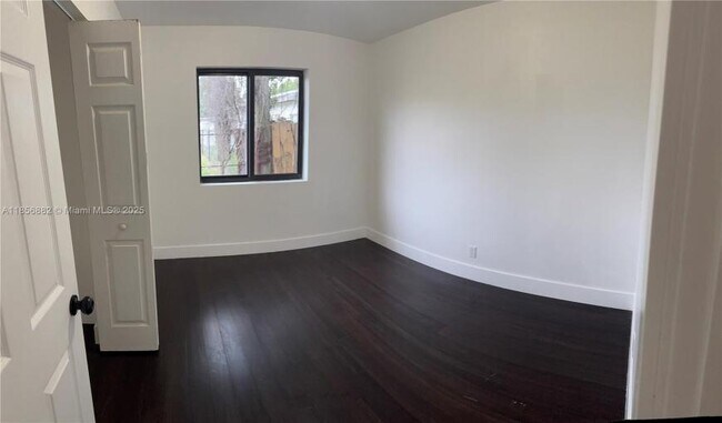 Building Photo - 4 bedroom in Ft Lauderdale FL 33311