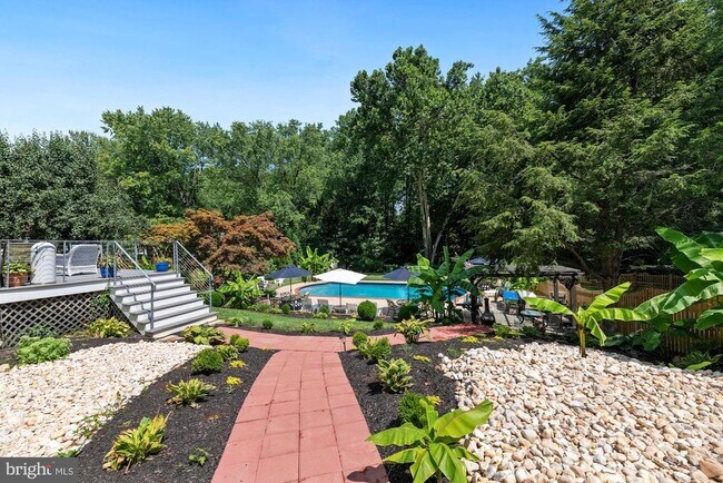 Building Photo - 8121 Briar Creek Dr