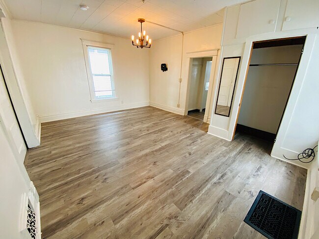 Building Photo - 216 Fairchild St