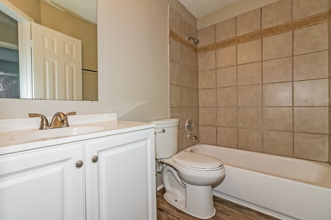 Building Photo - 8454 Lake Crystal Dr